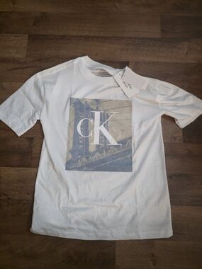 Calvin Klein White Graphic CK Logo Tee kids Size 10/12